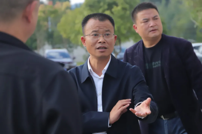 新晃縣委常委、縣委政法委書記楊海濱到我校視察、指導(dǎo)學(xué)校工作